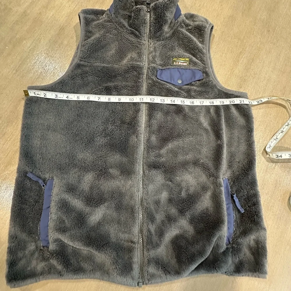 Women’s L.L.Bean Gray Fleece Vest with blue trim EUC